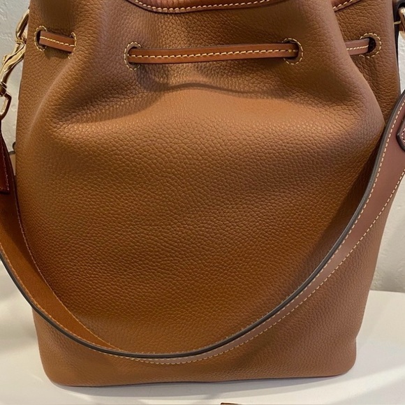NWT Dooney & Bourke Pebble Grain Drawstring Bag in Caramel - Picture 2 of 5